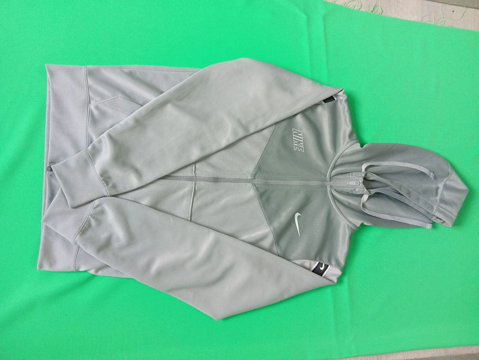 Camisola com capuz e zíper Nike de dois materiais Cinza - Tamanho PP – photo 2